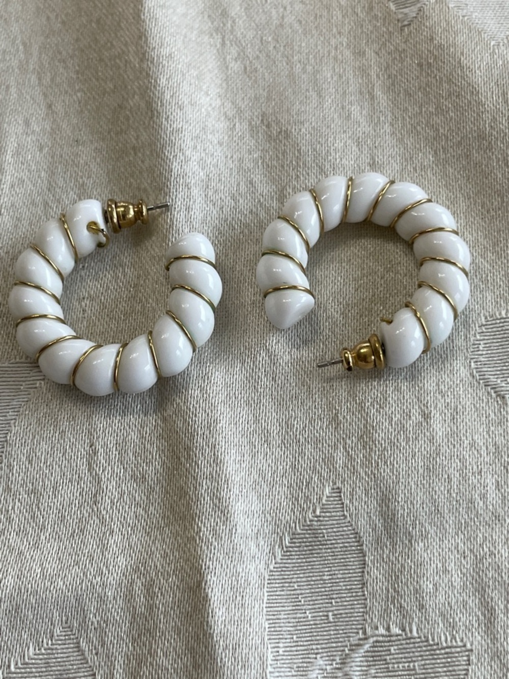 Vintage White and Gold Cyclade Hoop Earrings - Picture 6 of 6